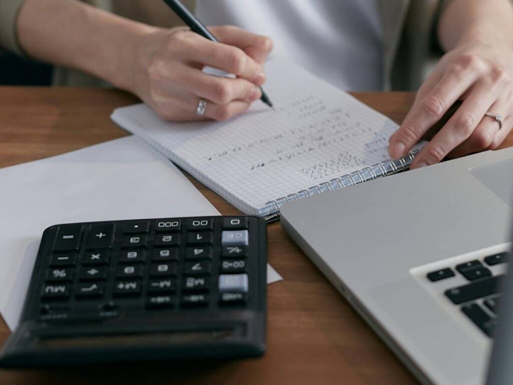Delegar o Hacerlo Todo Tú Mismo: ¿Qué es Mejor?