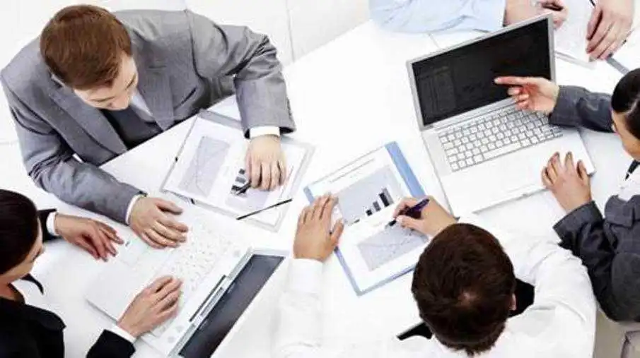 Reunión de miembros de una empresa.