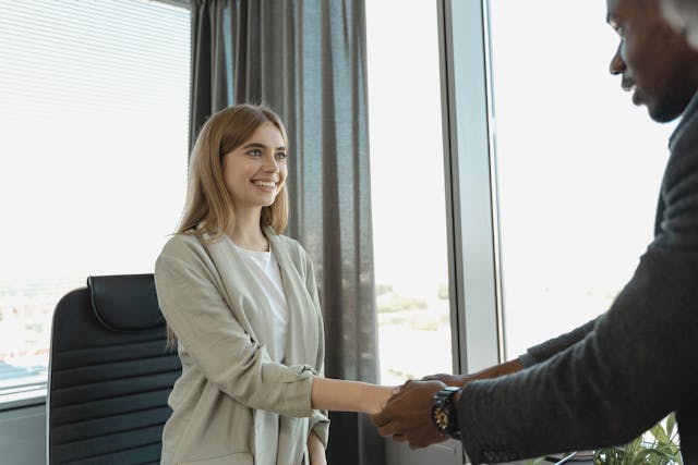 contratar empleados en el Reino Unido