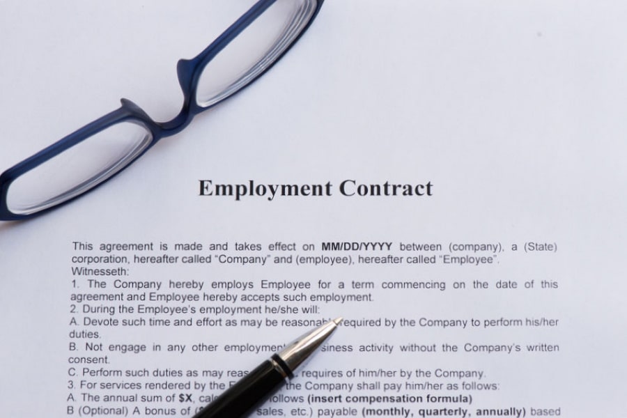 Redactar un contrato de trabajo en Reino Unido